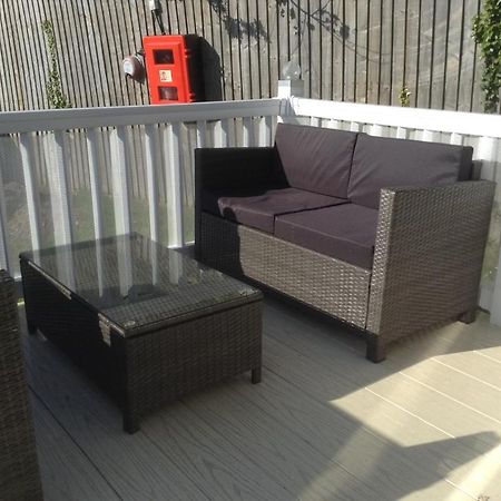 Molly's Retreat: Pet-Friendly Caravan with Garden at Newquay Bay Resort Exterior photo