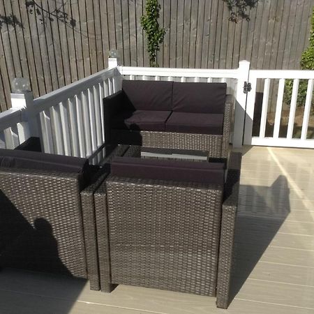 Molly's Retreat: Pet-Friendly Caravan with Garden at Newquay Bay Resort Exterior photo